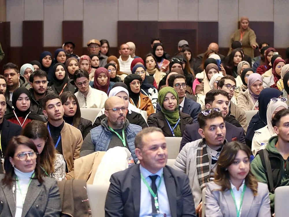 Étudiants et professionnels en conférence