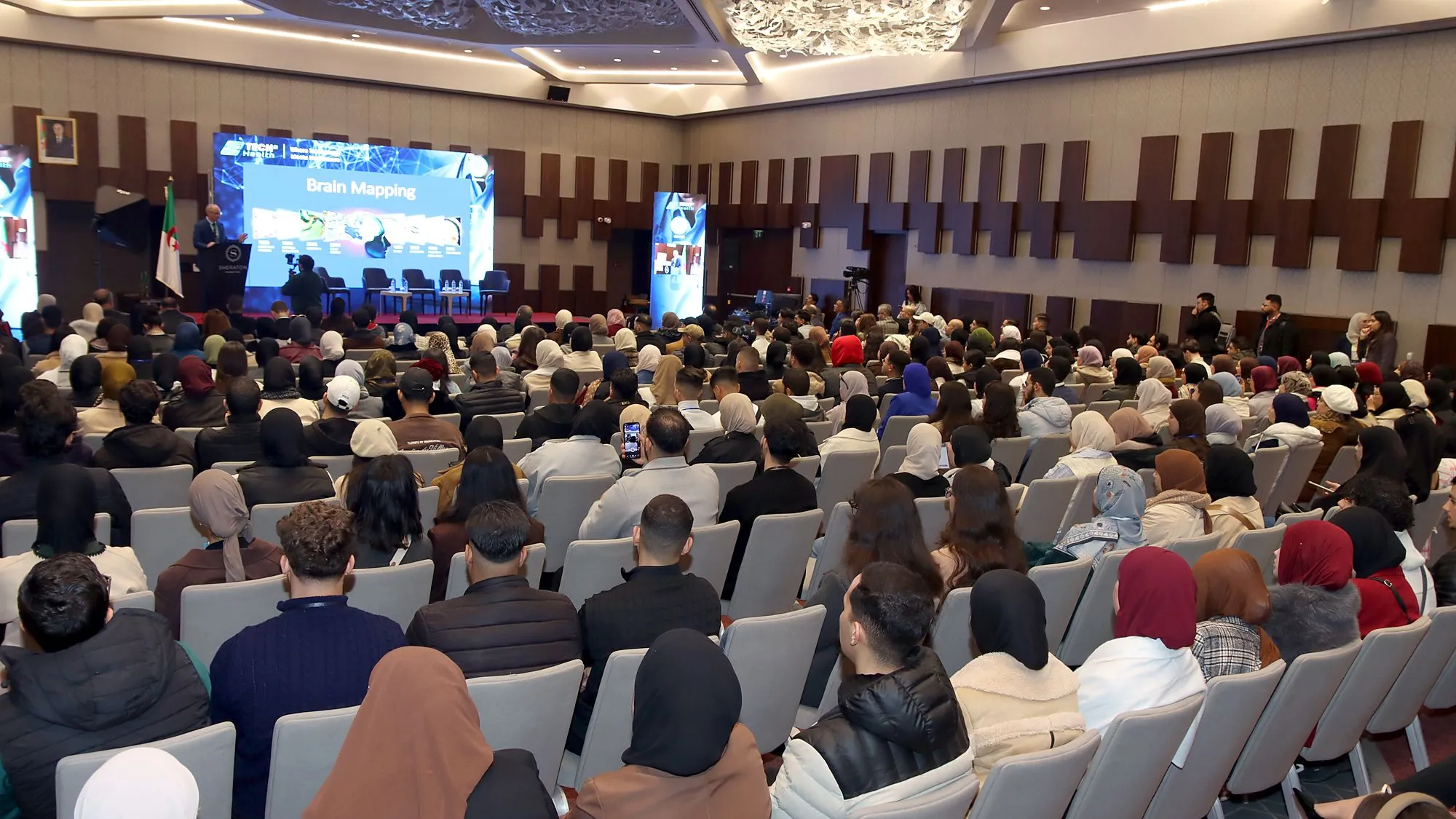 جمهور ACF خلال محاضرة في شيراتون عنابة